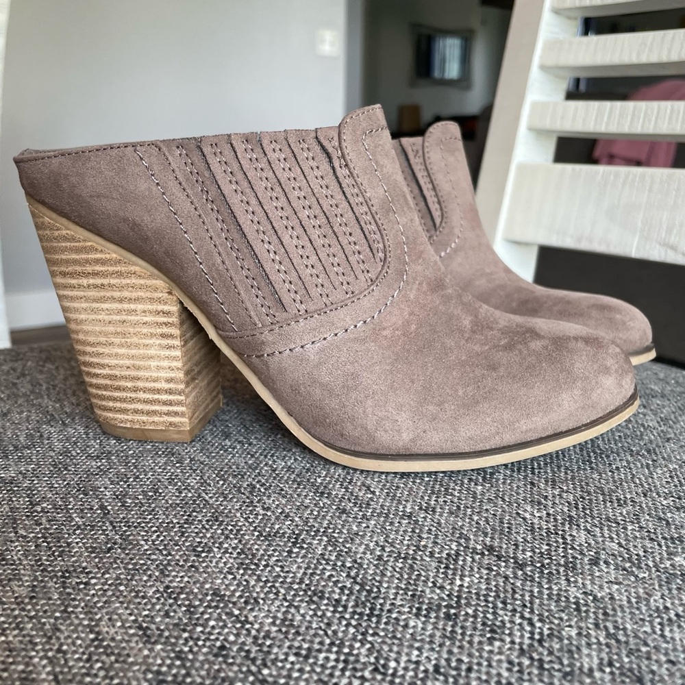 Carlos by Carlos Santana Women's Hardyn Taupe Slip On, Block Heel, Mule Boots